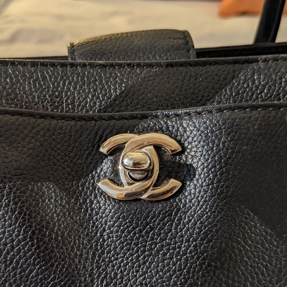 Chanel Executive Cerf Tote - Picture 11 of 16